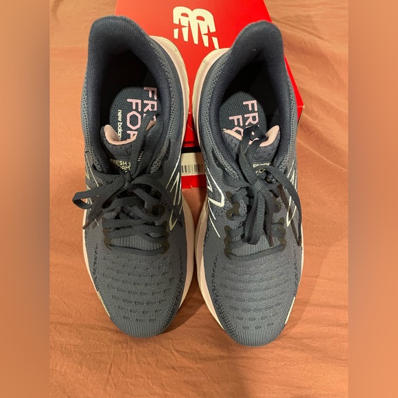 New Balance Fresh Foam - Picture 2 of 11
